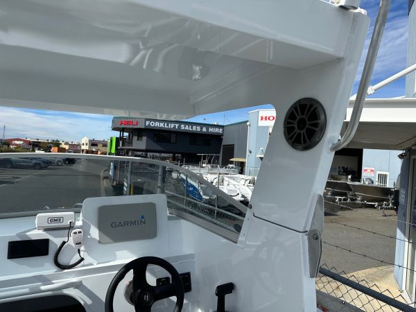Makocraft 631 Island Cab - Image 24