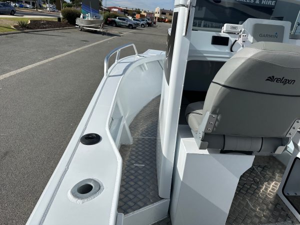 Makocraft 631 Island Cab - Image 25