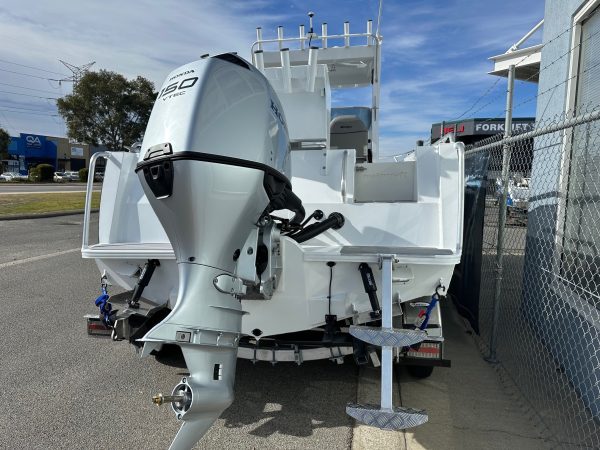 Makocraft 631 Island Cab - Image 16